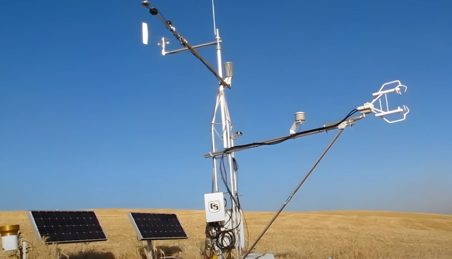 Solar panels power the flux chamber