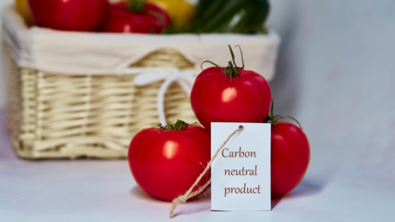 Fresh tomatoes with a label reading “Carbon neutral product” highlight efforts to cut carbon emissions from food