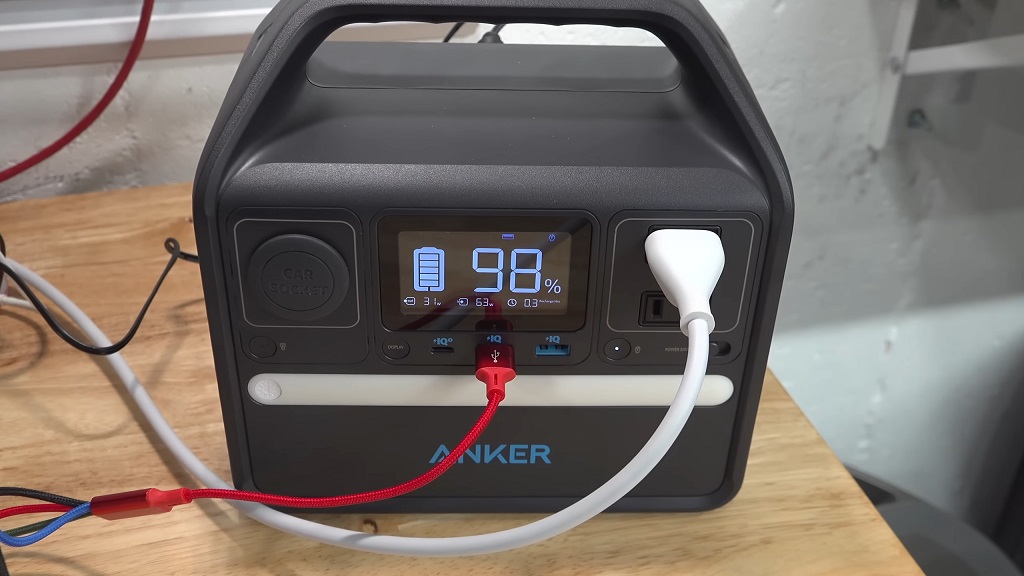 LiFePO₄ power station